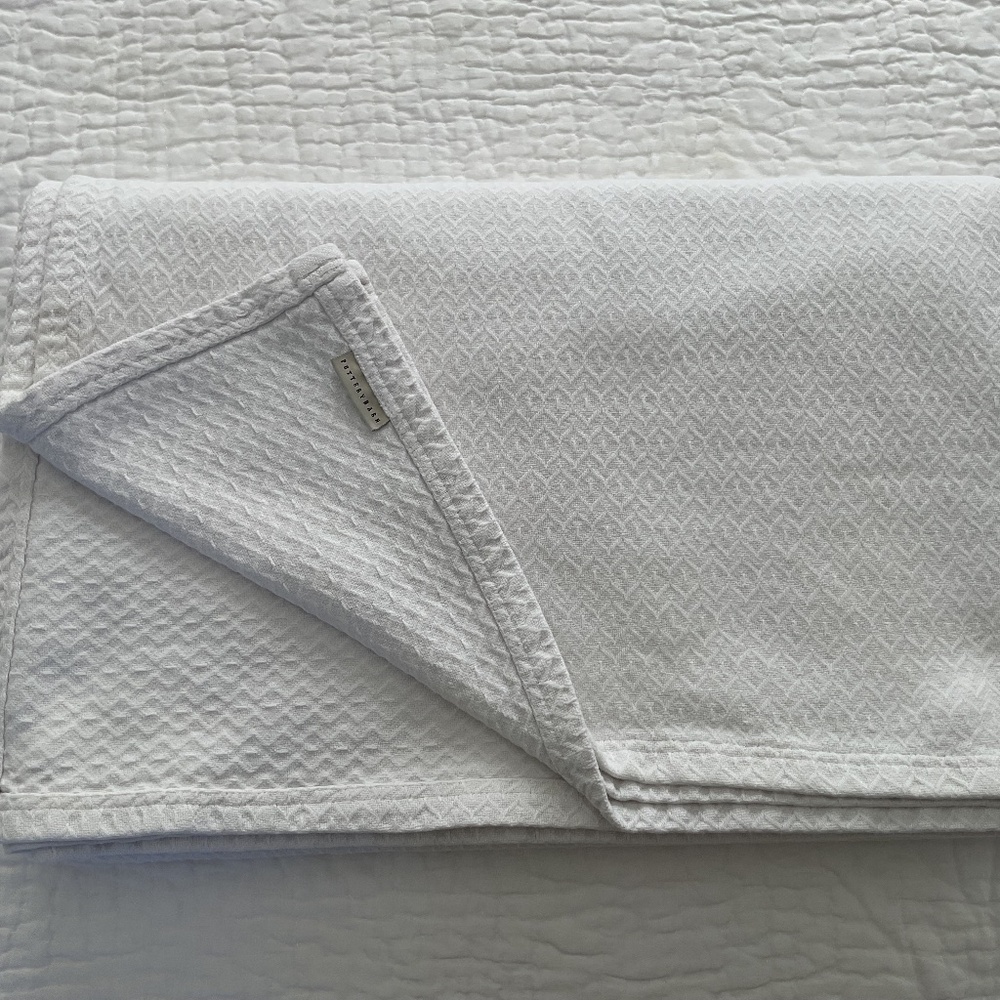 Pottery Barn White Diamond Organic Cotton Blanket King